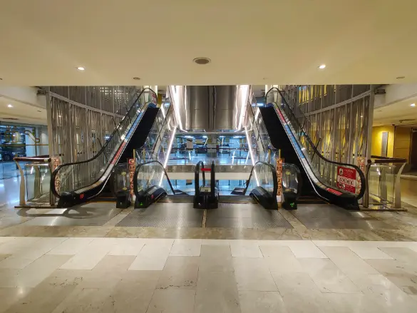 You are currently viewing Before and After: How KL Shopping Malls Use Marble Polishing Services to Keep Foot Traffic Areas Looking Flawless